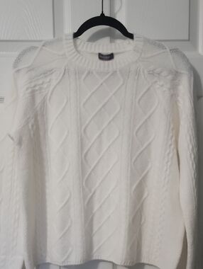Vince Camuto White Cable Knit Crewneck Sweater -